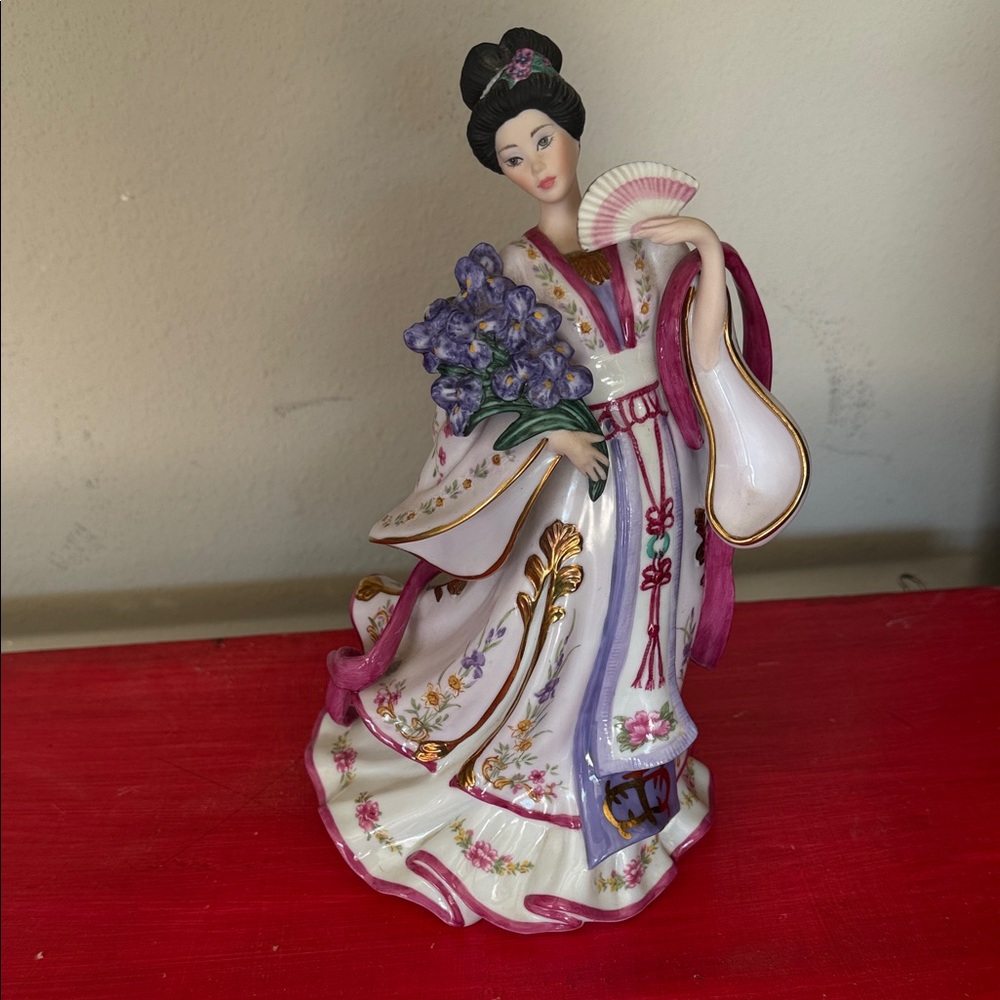 Lena Iris Princess Porcelain Base